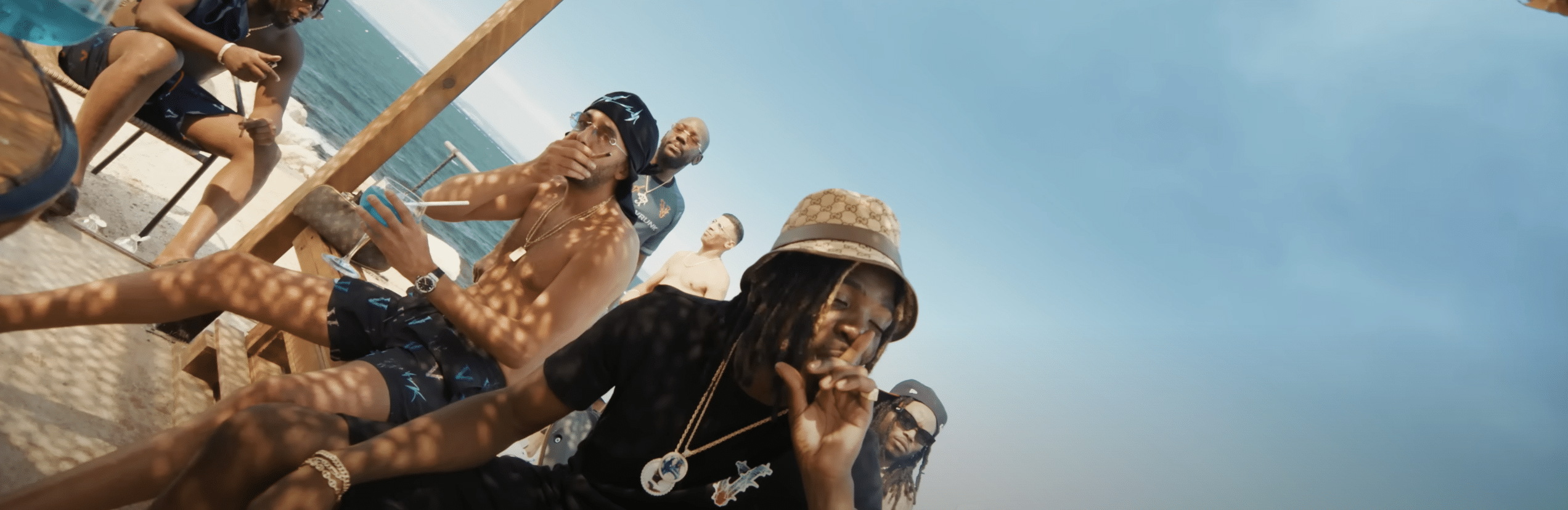 Nous avons eu l'opportunité de réaliser le clip "Vamos" de Naps en collaboration avec Gazo. Pour ce tournage, nous avons choisi deux lieux différents pour leur beauté naturelle: l'étang de Berre à Mirte les Remparts et la salle de sport de Set à Marseille. Nous avons utilisé des caméras cinématographiques, un drone fpv et des prises de vues sous l'eau en GoPro pour capturer des images de qualité pour ce clip. Les artistes ont donné leur maximum lors de la performance et nous avons veillé à capturer leurs moments les plus intenses. Le clip a connu un succès fulgurant avec plus de 19 millions de vues, ce qui a permis au morceau d'être certifié platine en seulement cinq mois. Les artistes étaient ravis du résultat final qui a su mettre en avant leur performance et leur message. Nous avons veillé à ce que chaque détail compte pour rendre le clip aussi efficace que possible. Pour cela, nous avons utilisé des transitions fluides et des plans de coupe pour créer un rythme captivant. Nous avons également mis l'accent sur l'importance de la lumière et des couleurs pour créer une ambiance particulière qui renforce l'émotion. Le tournage a été une expérience incroyable, car nous avons eu la chance de travailler avec des artistes talentueux et passionnés. Nous avons mis tout en œuvre pour capturer leur performance à la perfection, et pour offrir une expérience visuelle inoubliable aux fans de Naps et Gazo. En somme, nous sommes ravis d'avoir pu contribuer à la promotion de la musique et des artistes en créant un clip qui a été accueilli avec autant de succès. Nous avons été honorés de travailler sur ce projet et de proposer une expérience visuelle de qualité aux fans de Naps et Gazo.